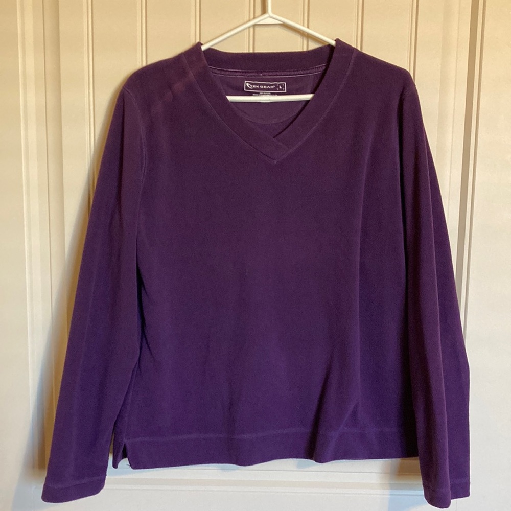 Tek Gear Women’s Size L Ultrasoft Fleece V-Neck Pullover Sweatshirt Purple
